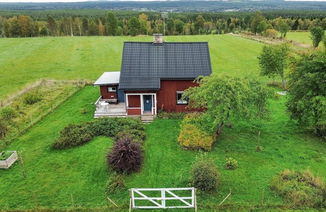 Lovely home in Furudal with sauna