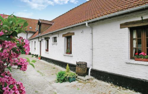 Lovely Home In Hames Boucres With Wifi