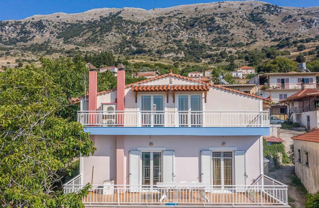 Lovely home in Patra with kitchen