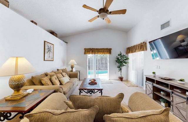 Lovely home with a private pool, grill, washer/dryer, & AC - snowbird friendly