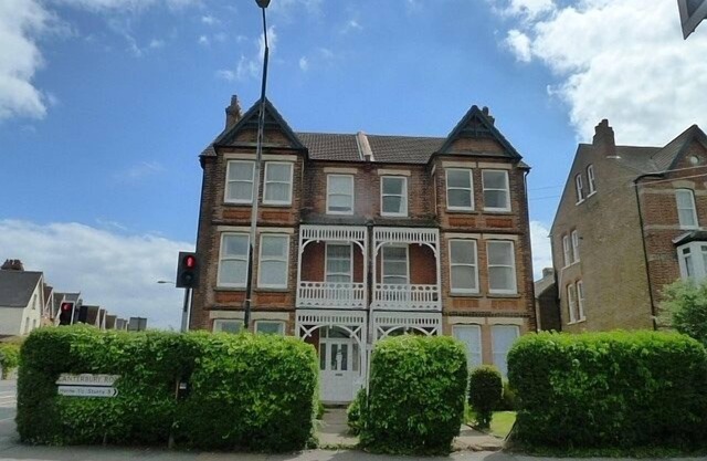 Lovely Light, Spacious Flat With Sea View