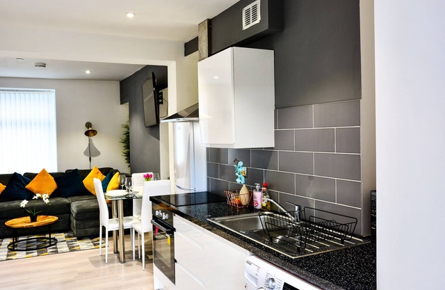 Lovely one bedroom flat with free parking town center