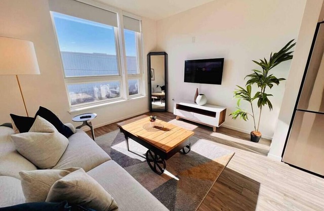 Lovely open one bedroom in West Oakland