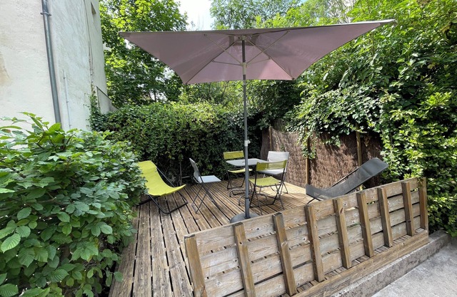 Lovely, quiet apartment with garden 5 minutes from the station.