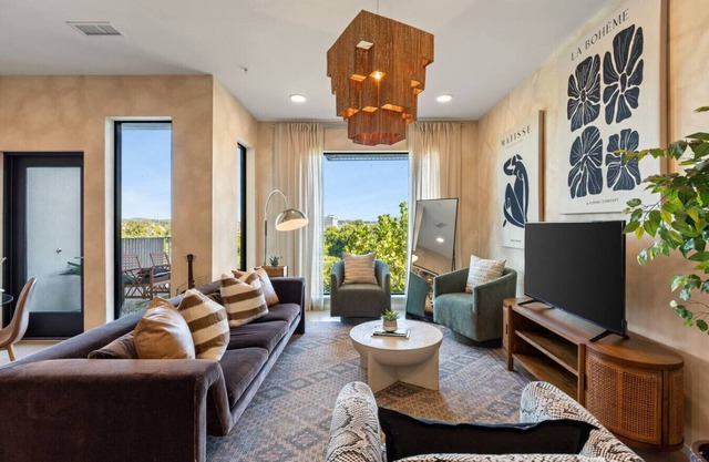 Lovely River View - Walk to Downtown, has Garage and Balcony