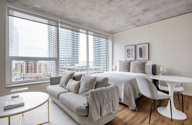 Lovely South Lake Union Studio w/Gym & Storage, nr parks, by Blueground