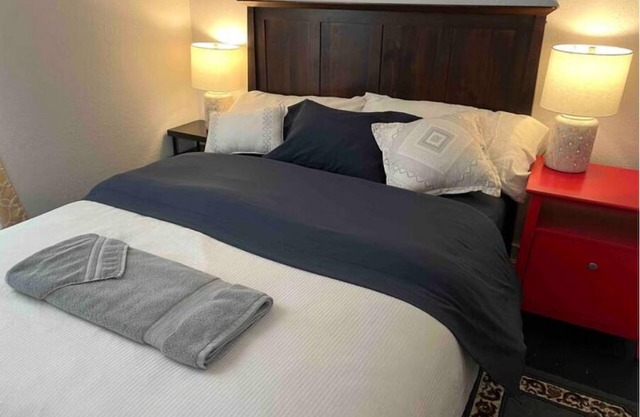 Lovely & Spacious Downtown 2 Bedroom