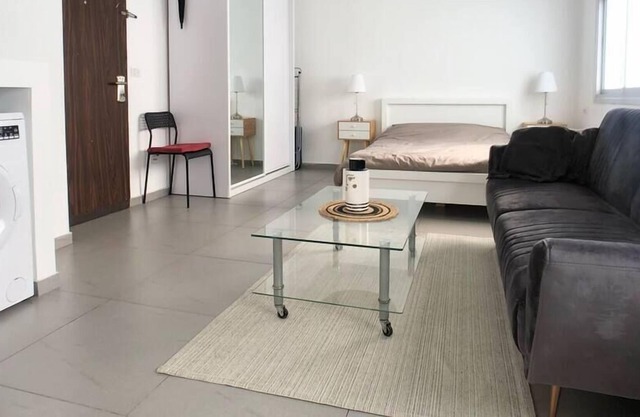 Lovely studio flat at Levinsky Market (Florentin)