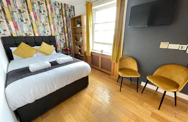 Lovely Top Floor Studio Portobello road