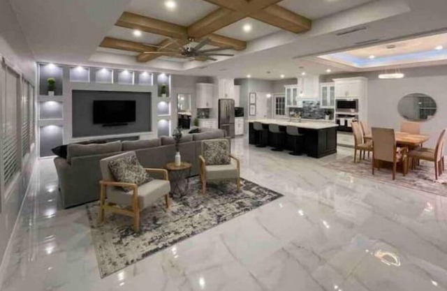 Lovely Valley Getaway Main Home w King Size Bed