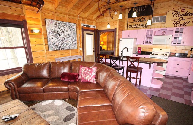Lovely weekend getaway! Cottage #3 just mins from Saugatuck