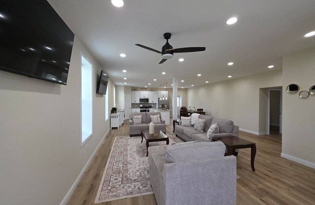 Loving Union Stay at Sunnyside Spacious 5-bedroom house Bowling Green-Sleeps 11