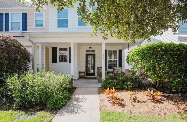 Lowcountry Luxe: 3-bedroom gem near historic Old Town Bluffton!