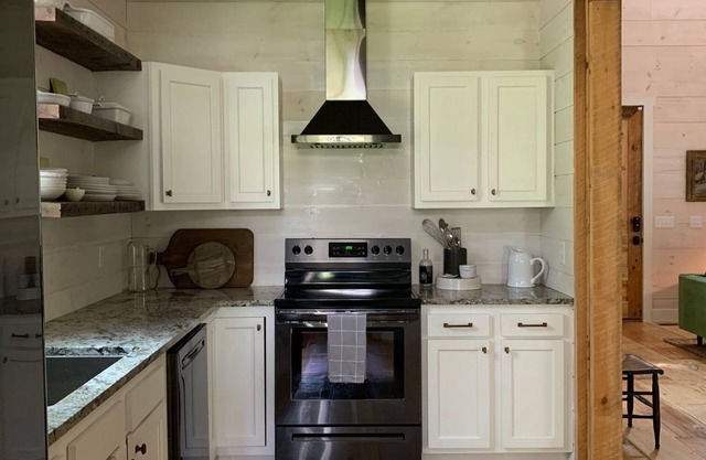 LOWER SUMMER RATES! Welcome to Ashwood House!
