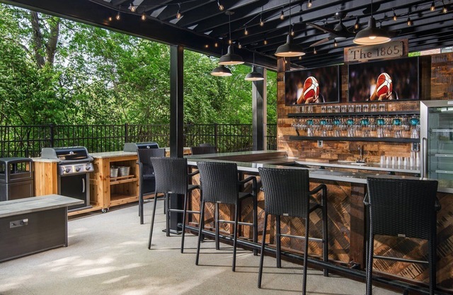 Lowkey - Pool & Gym - Mins to Broadway