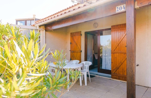 LS204 : 2-bedroom villa in GRUISSAN, with pool in the residence
