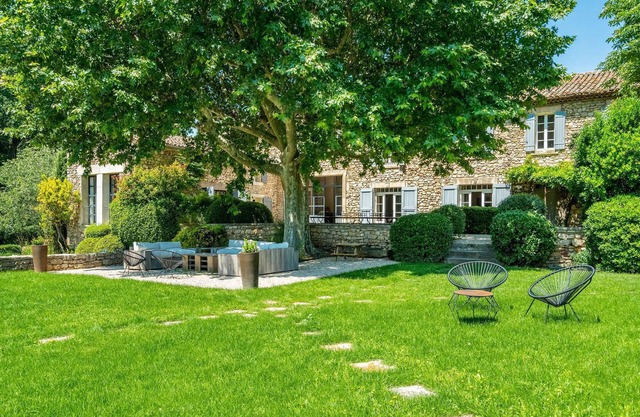 Luberon – A magnificent character property – Sleeps 15