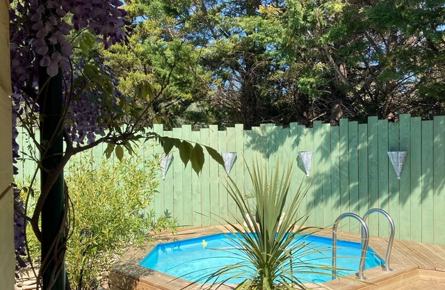 LUBERON: A secluded cocoon to recharge your batteries. Private garden and pool