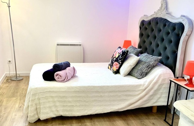 Luberon apartment in quiet countryside 20 mn from Aix-en-Provence