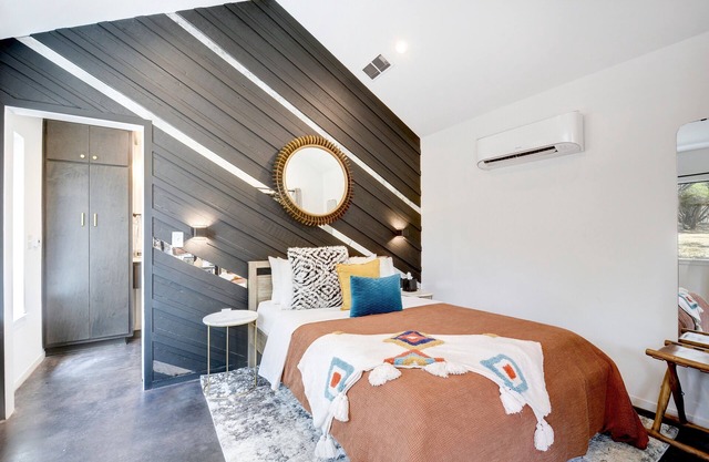 Lucky Arrow Retreat: Breezeway Cabin