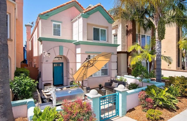 Lucy's Beach House,