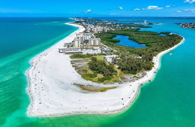 Lulu's Crescent Cottage #1