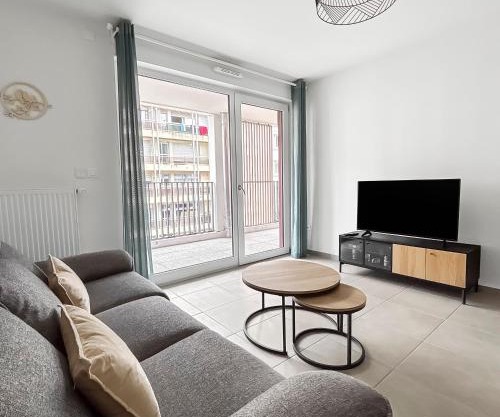 Lumineux, terrasse cosy et parking privé inclus