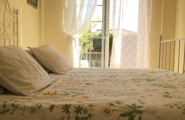 LUMINOUS APARTMENT WITH GARDEN