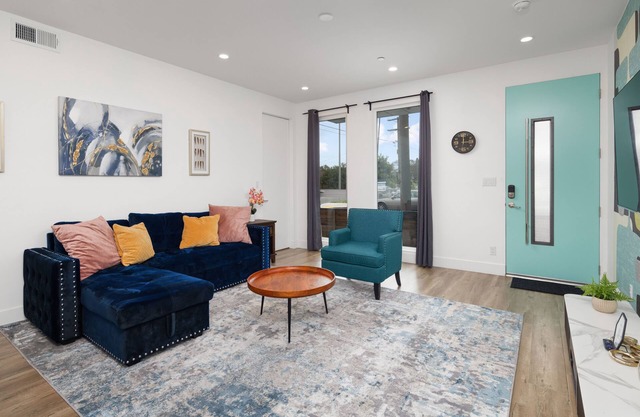 Luminousness Reflection 4B2.5B Home