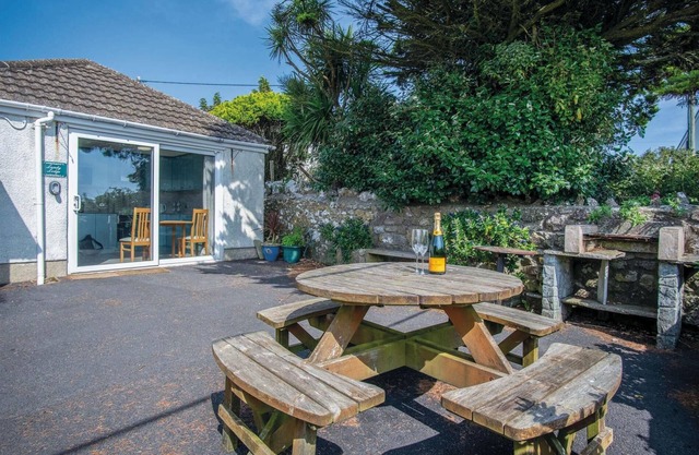 Lundy Lodge – 1 Bedroom Annex – Rhossili