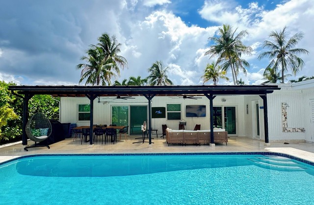 Lush Pool Home - Hot Hollywood Location!