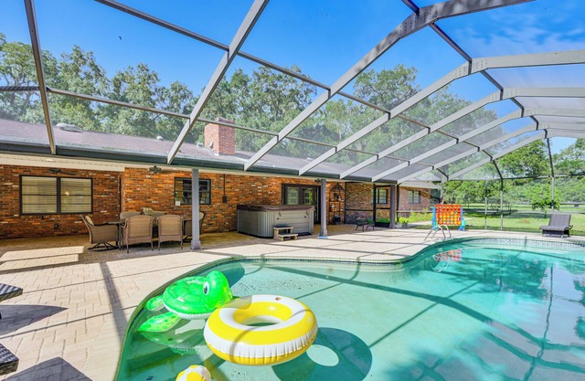 Lutz Home w/Game Room: 7 Mi to Adventure Island!
