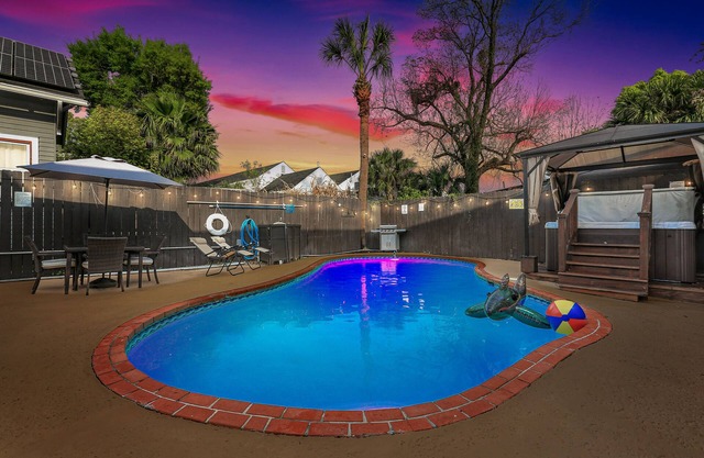 Lux Brand New! Beautiful House w/Pool & Hot Tub