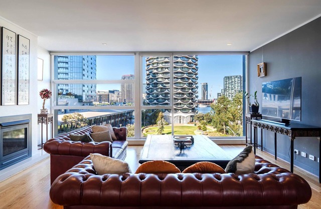 Lux Docklands District 3-level TH *FreeParking