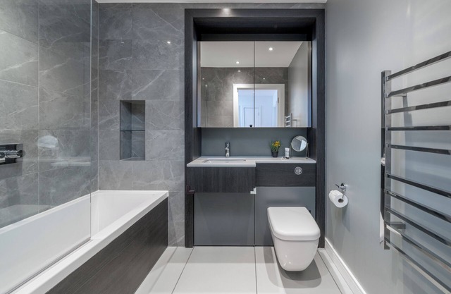 Lux London Kew Bridge double balcony condo free parking