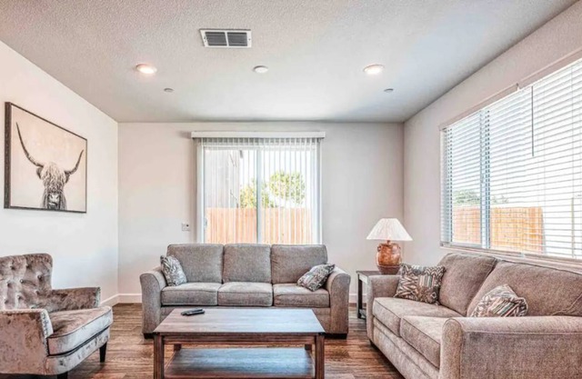 Lux Newly Built-5 Bedroom Home 5 Mins To UC