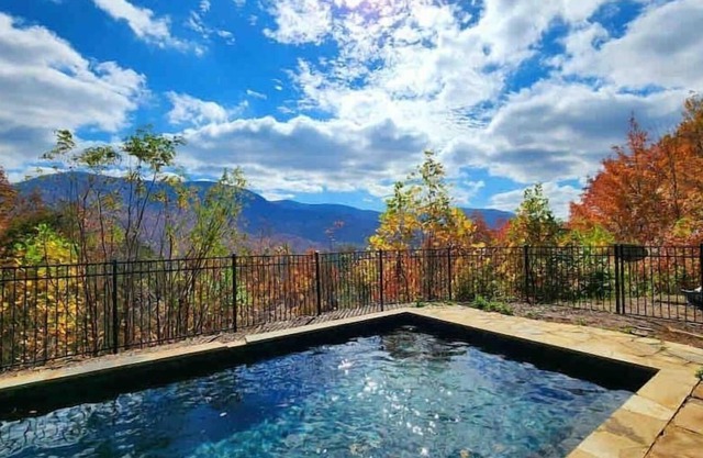 LUX: Private Pool/Sleeps 18 - MTN View