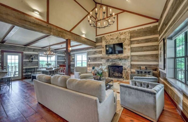 Lux Ranch w/Hottub|AlamoSprings