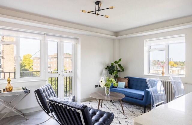 Lux Regents Park 2 bed 2 bath penthouse with AC