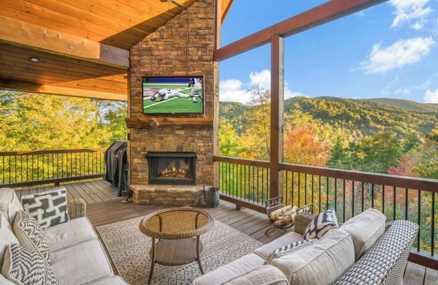 Lux&Views-Movie Room-Game Room-Hot Tub-Hiking Trls