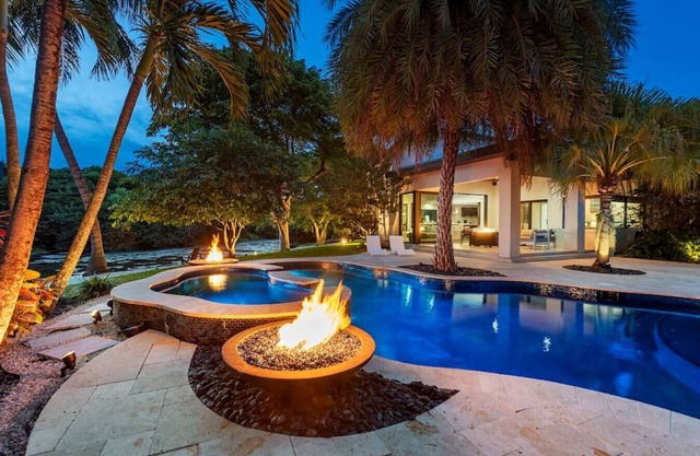Lux Villa with pool on the water w Beach Access