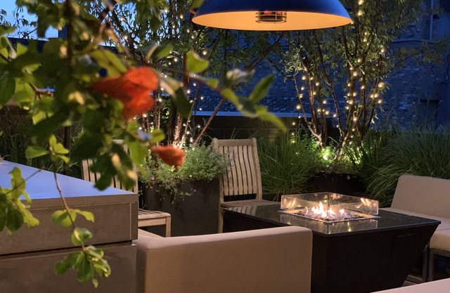 Luxe 3b/3b duplex w/terrace, BBQ & parking. Near Kings Cross & central London.