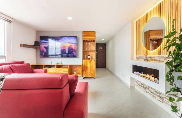 Luxe Apartment: By Medellín, Park, Dining, Nightlife, Fast WiFi & Self Check-in
