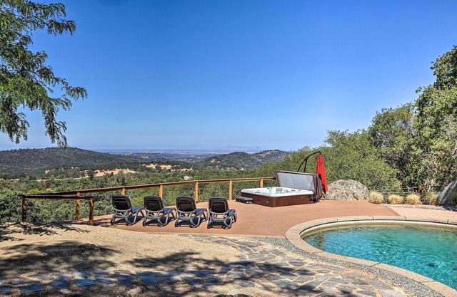 Luxe Auburn Hideaway w/Tennis Court & Views!