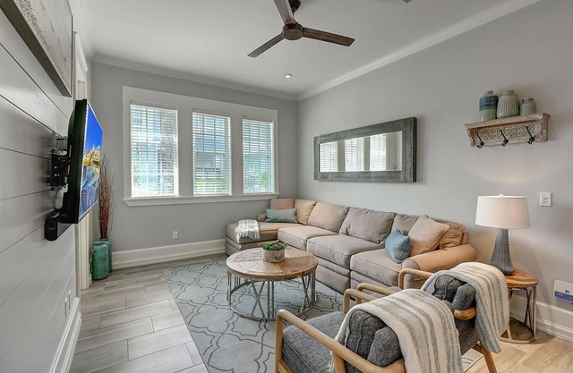 Luxe & Cozy Condo for 4 w/Resort-Like Amenity Access@Cinnamon Shore!