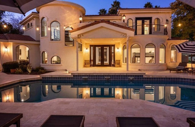 LUXE Estate|Pool House|Pool|Game