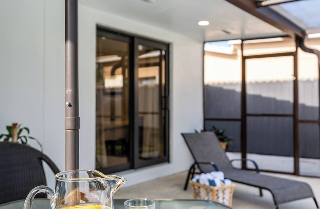LUXE HOME: Private Pool, BBQ & Games - 10Min Airport