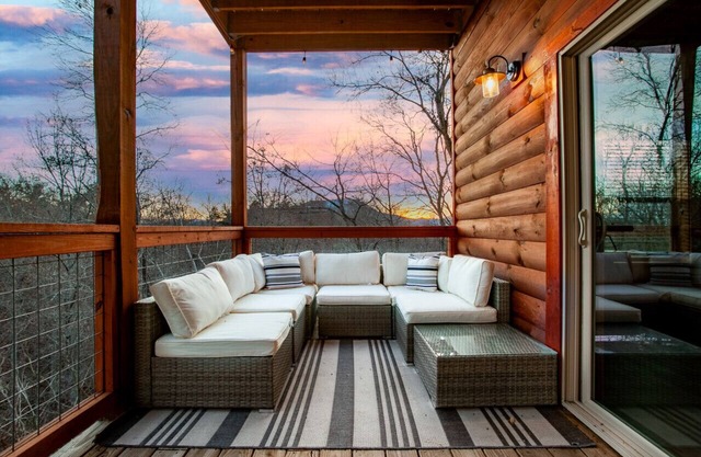 Luxe Lodge -View, Heated Pool, Hot Tub, Games!