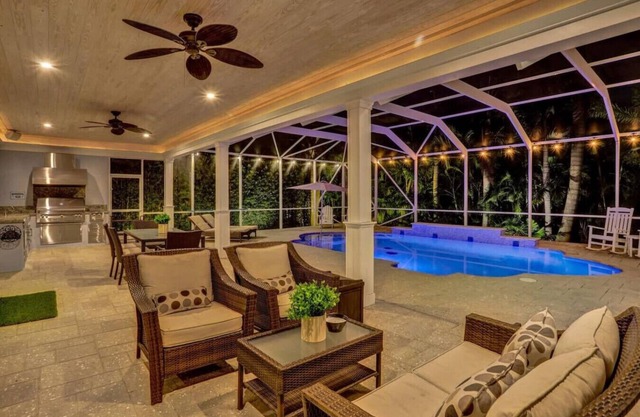 Luxe Modern Design 5000sf/Heated pool/Gameroom