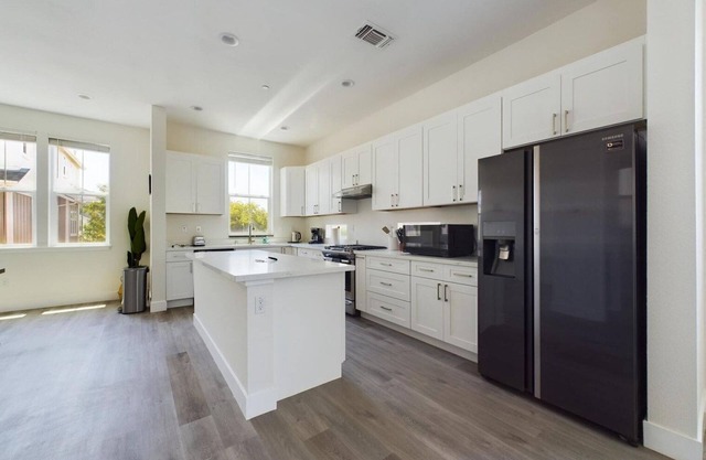 Luxe Newark 4BR w/Private Garage, nr Restaurants & Park, by Blueground